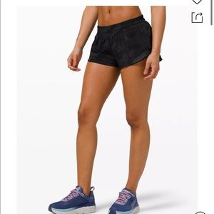 Lululemon Black Camo Hottie Hot Short 2.5”
